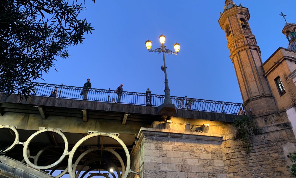 Puente triana desde abajo