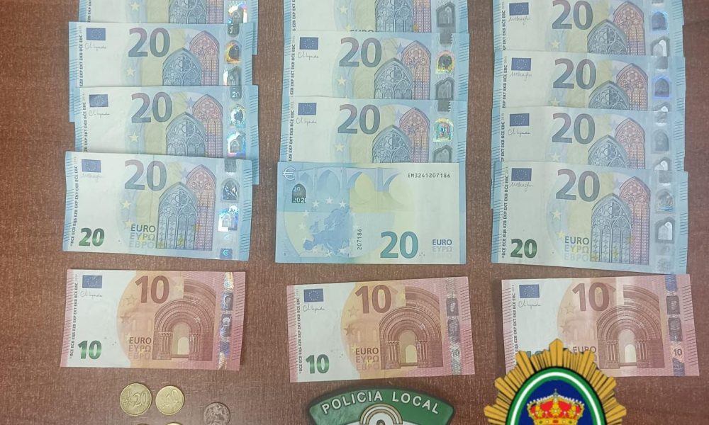 dinero cartera policia