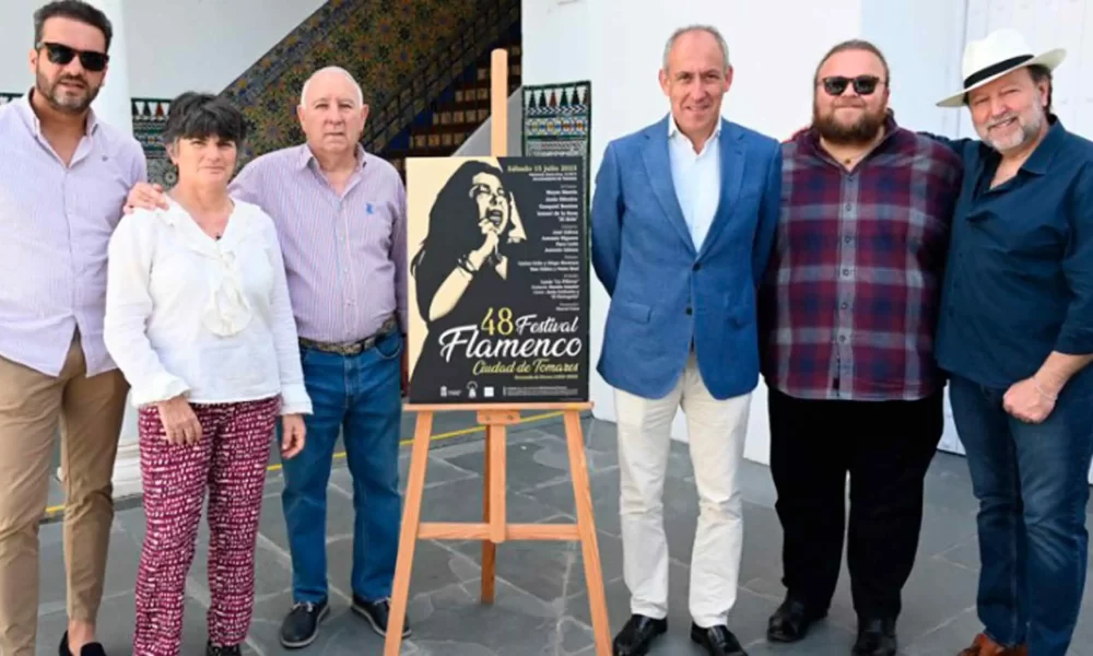 foto 1 alcalde tomares y pres pena presentando junto a jesus mendez ezequiel benitez y antonio gamez 48 festival flamenco tomares w.jpg