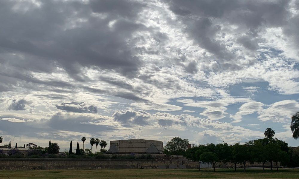 Cartuja Sevilla cielo