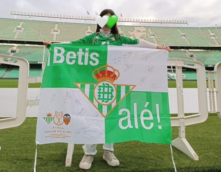 Betis bandera perdida nina