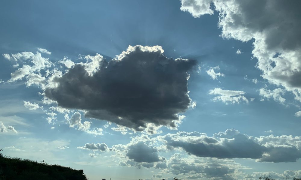 Nubes carretera trafico