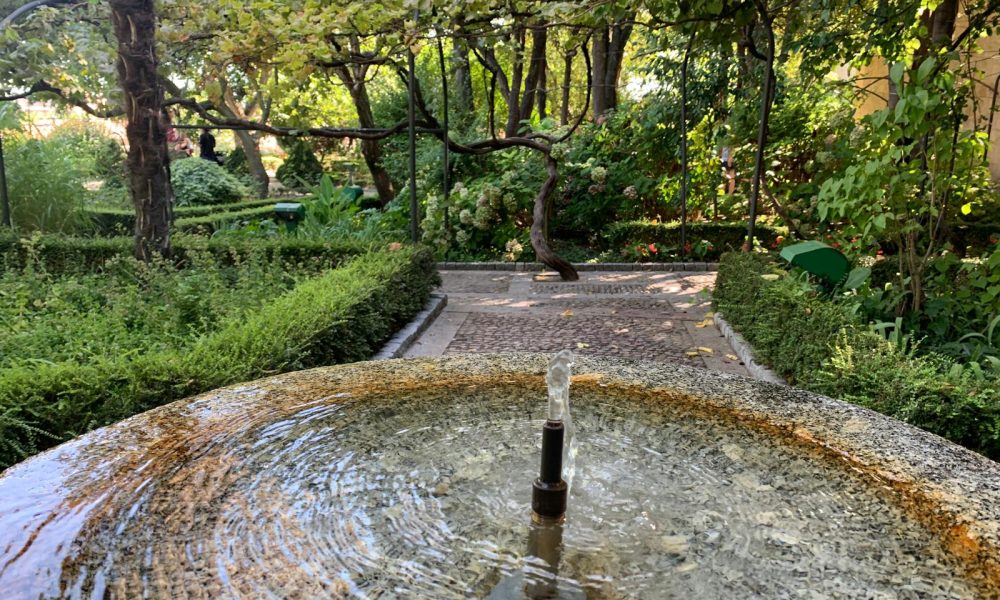Fuente jardin agua