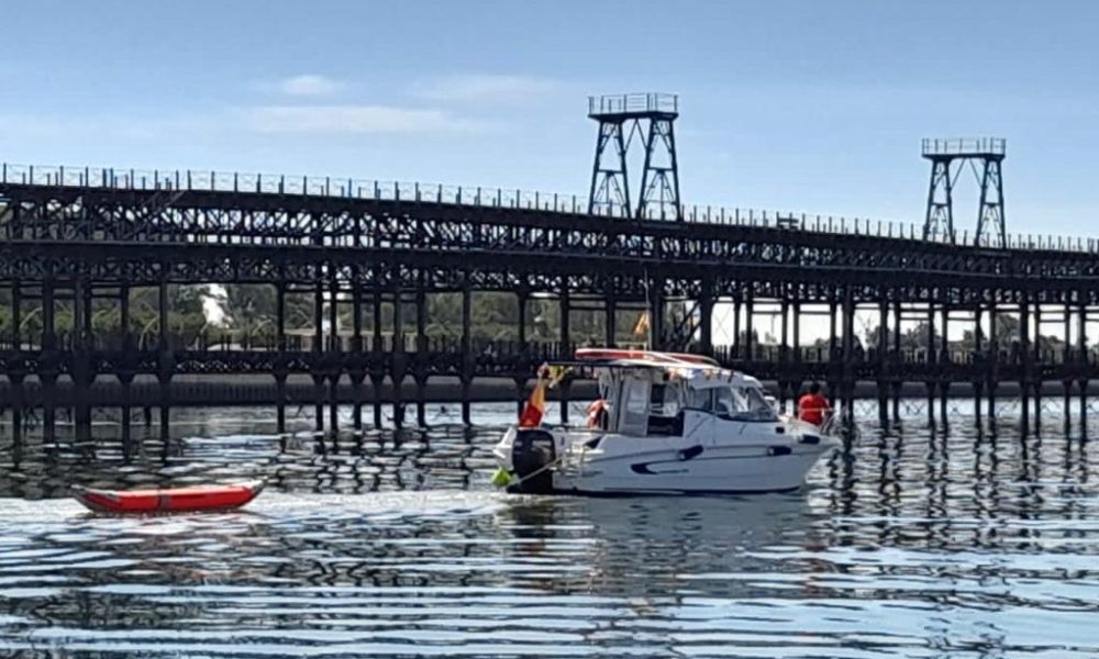 barco muelle tinto