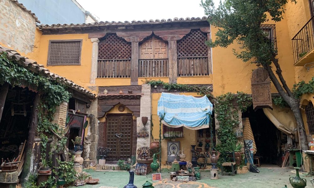 Patio antiguo pueblo
