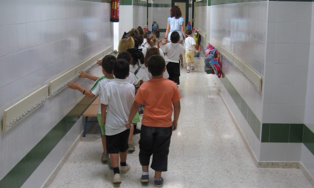 colegio pasillos alumnos