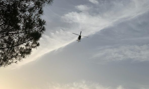 Helicoptero nubes arbol