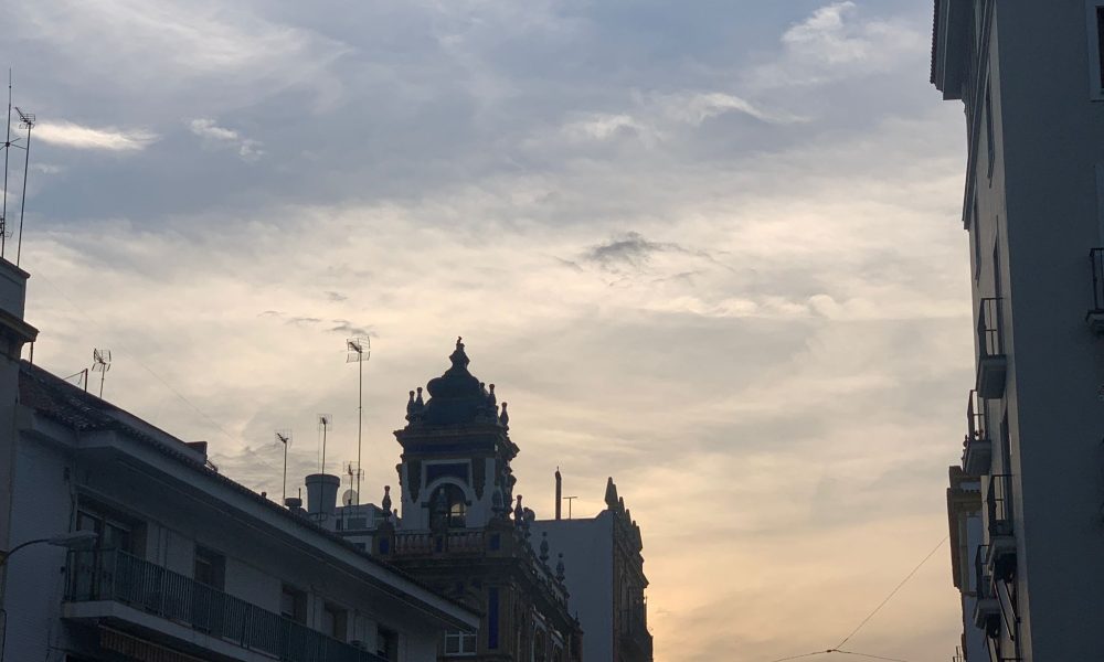 Sevilla edificio amanecer