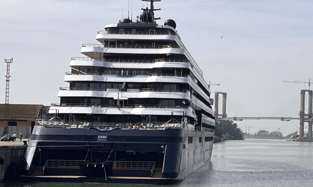 Crucero puerto de Sevilla