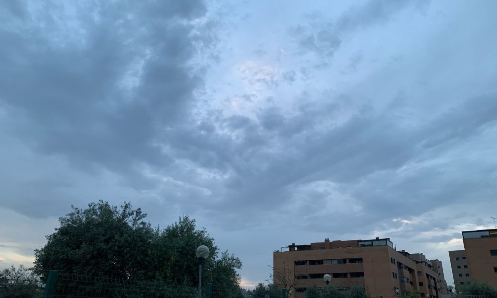 Mairena edificios nubes