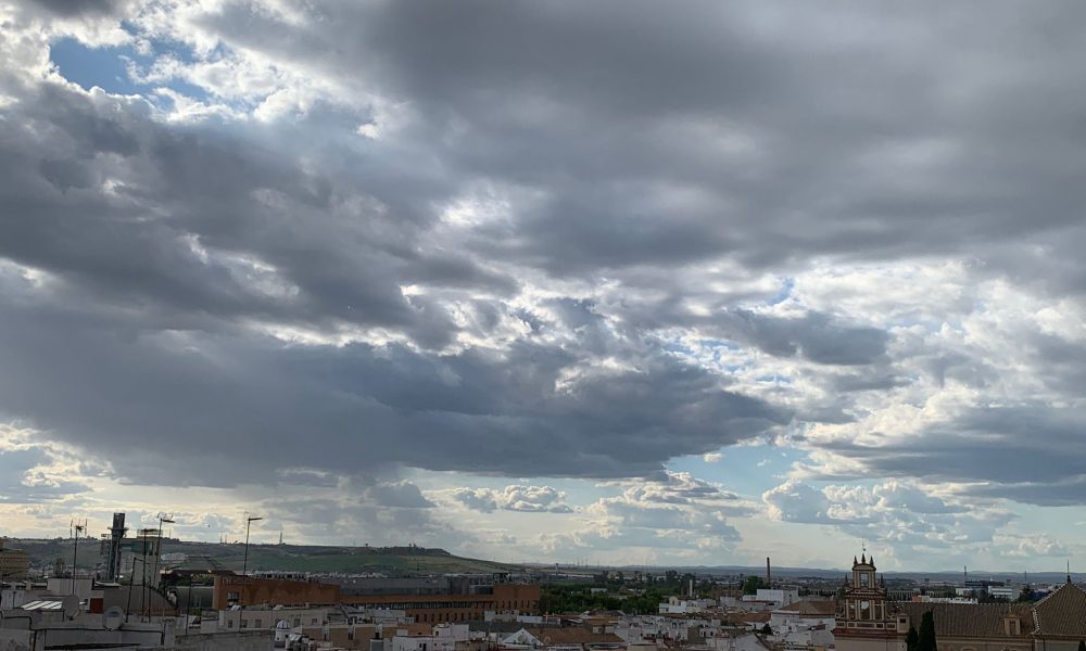 Sevilla vistas casass nubes