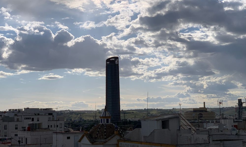 Torre Sevilla desde edificios