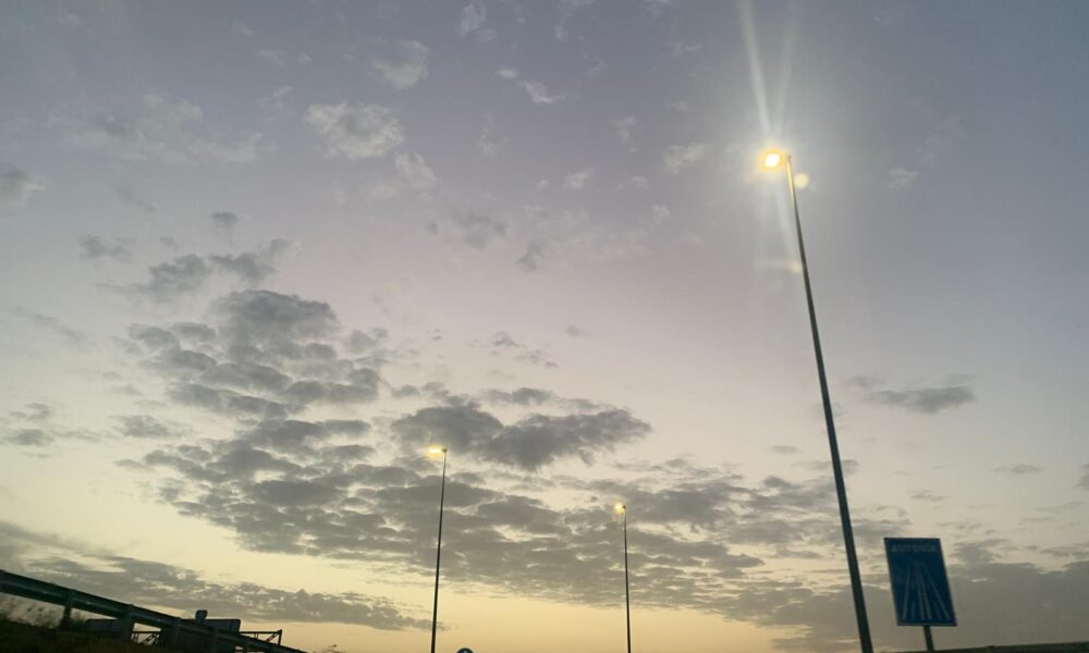Autopista puesta de sol