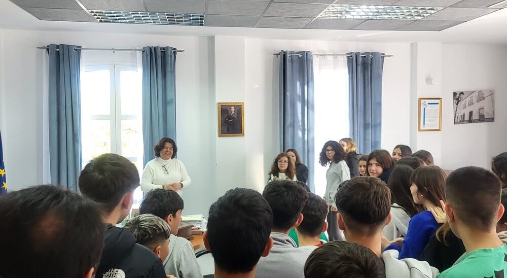 Huevar alcaldesa estudiantes