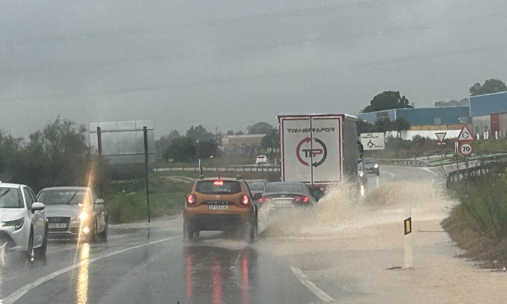 Carretera inundada