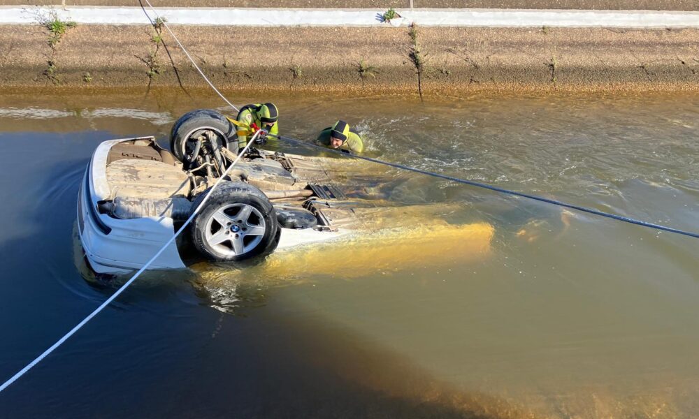 Accidente coche balsa