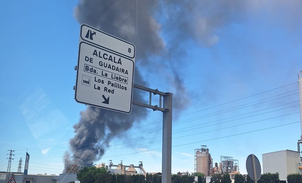 Incendio alcala nave quimicos