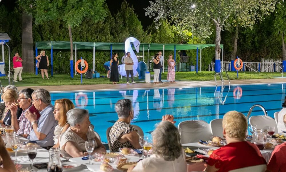 mayores huevar piscina