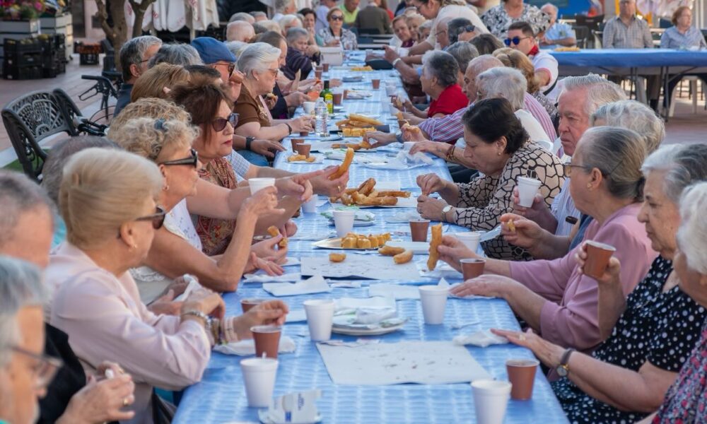 Mayores Huevar desayuno