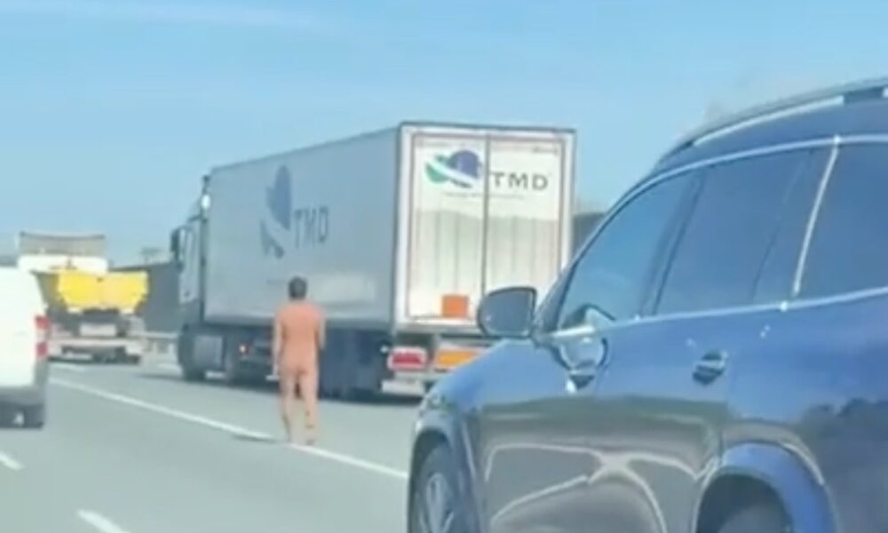 Hombre desnudo Sevilla