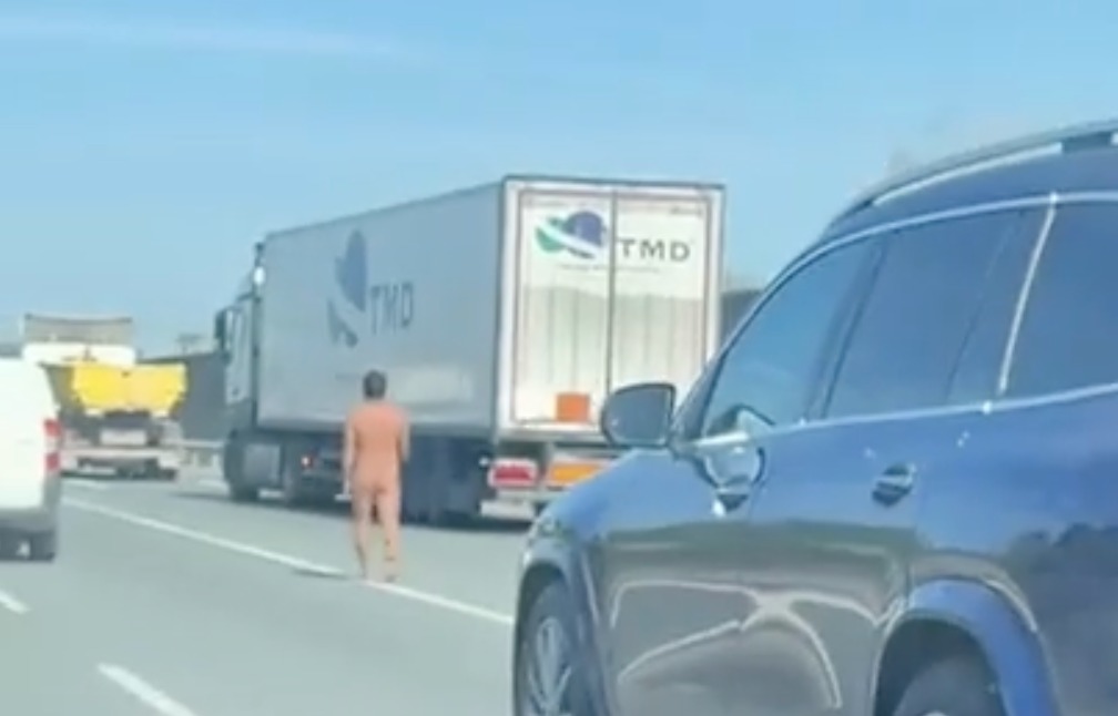 Hombre desnudo Sevilla
