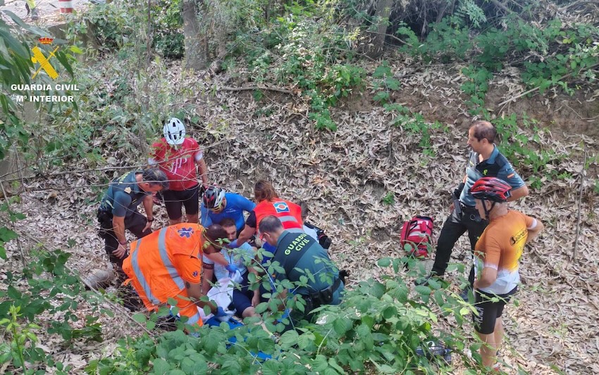 Ciclista guardia civil rescate