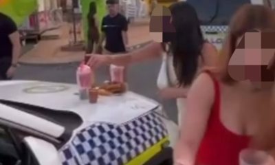 coche policia barra de bar 2