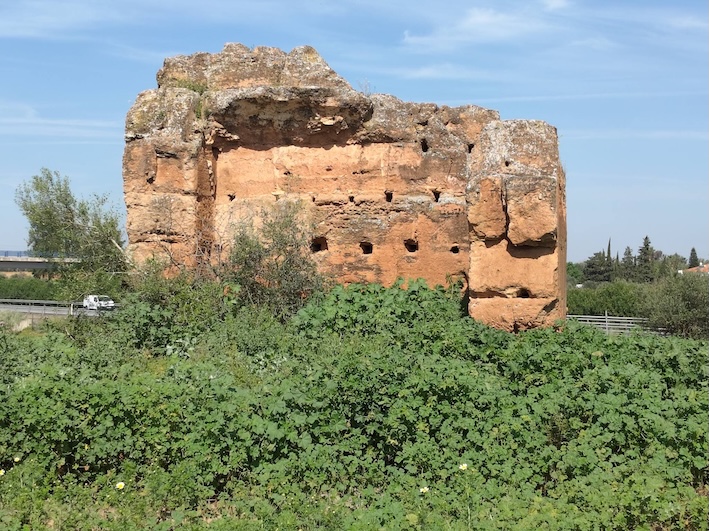 Torre Mochuela Dos Hermanas