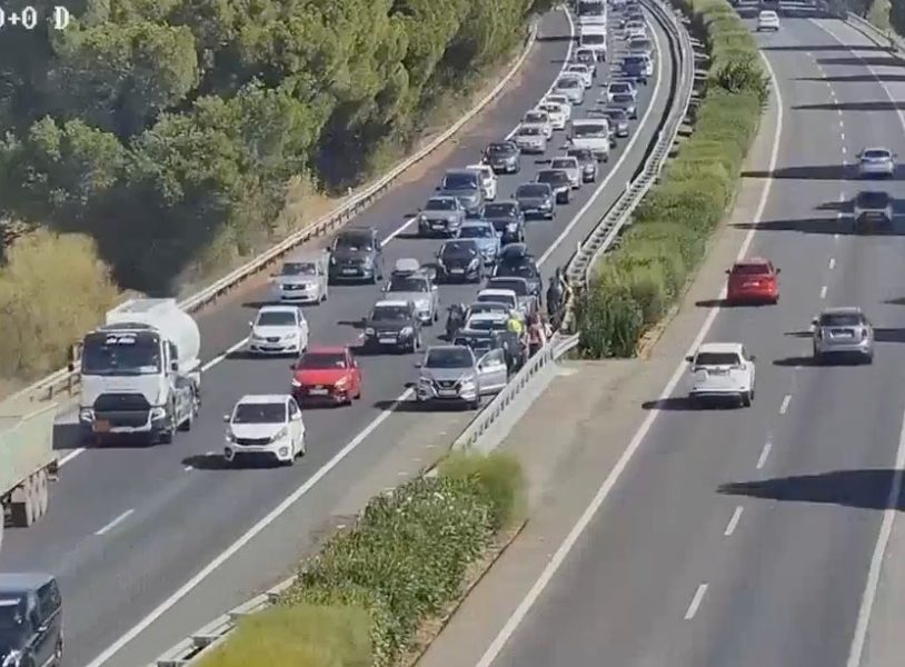 Autopista Sevilla trafico atasco