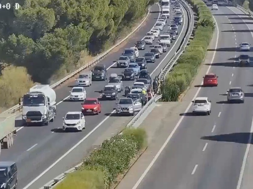 Autopista Sevilla trafico atasco