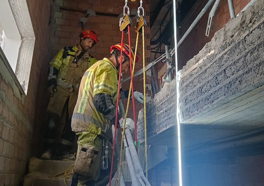 Bomberos rescate trabajador