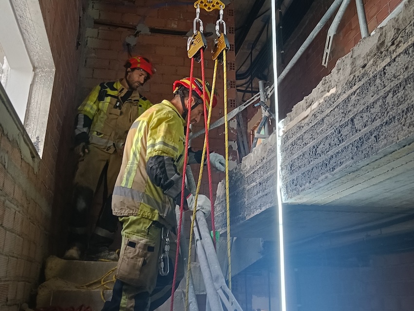 Bomberos rescate trabajador