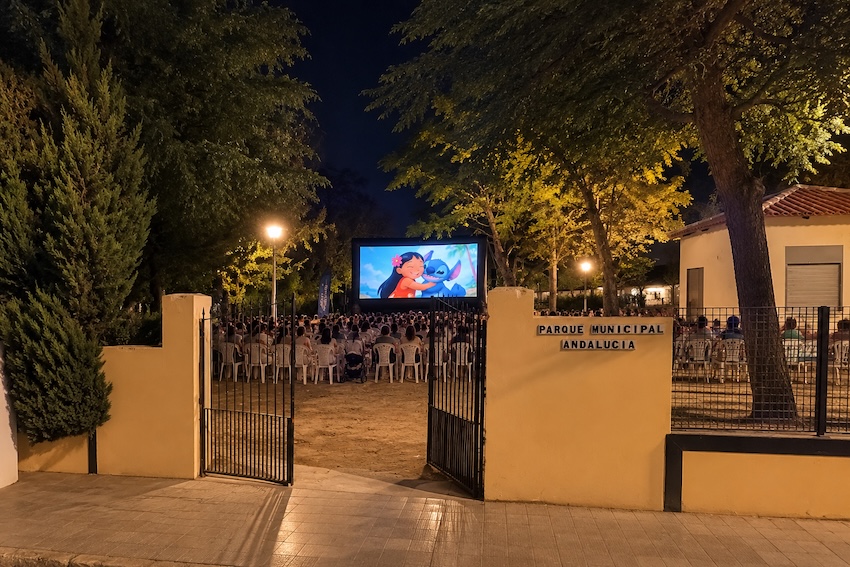 Cine de verano parque Huevar