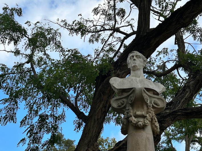 Estatua arboles