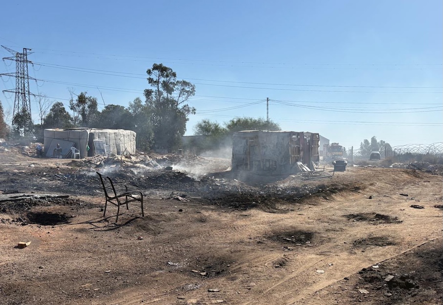 Incendio asentamiento palos