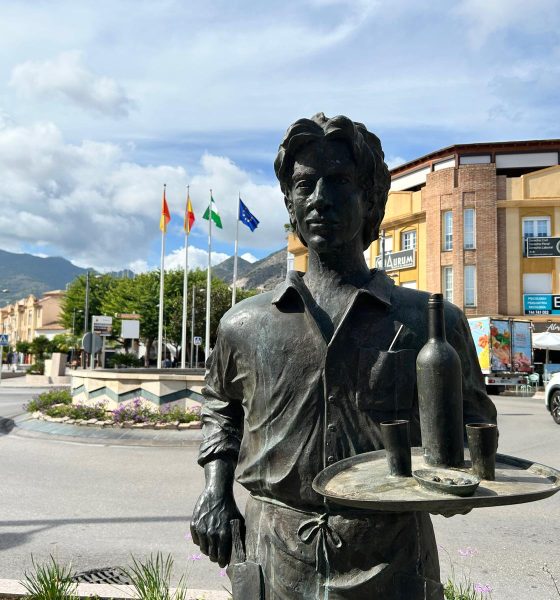 Monumento camarero Benalmadena