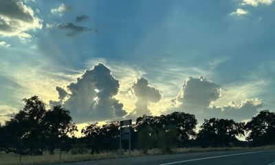 Nubes carretera atardecer