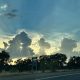 Nubes carretera atardecer